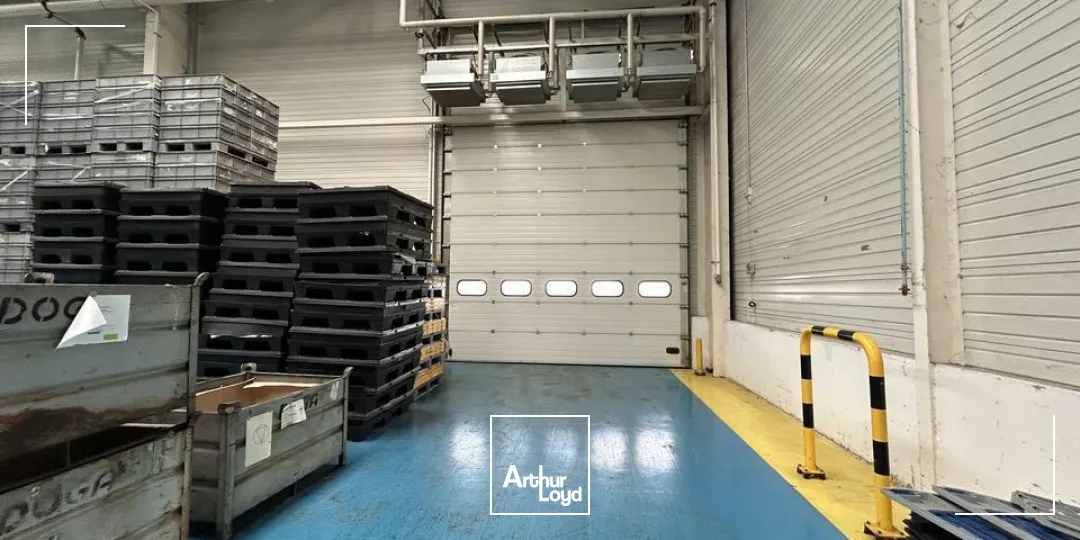 ENTREPOT - ATELIER à LOUER de 11215 m²