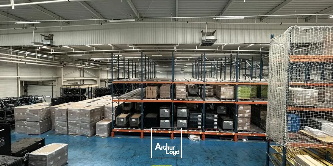 ENTREPOT - ATELIER à VENDRE de 11215 m²