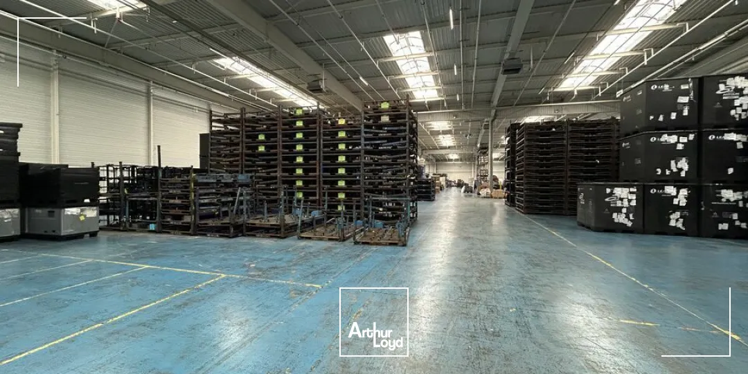 ENTREPOT - ATELIER à VENDRE de 11215 m²