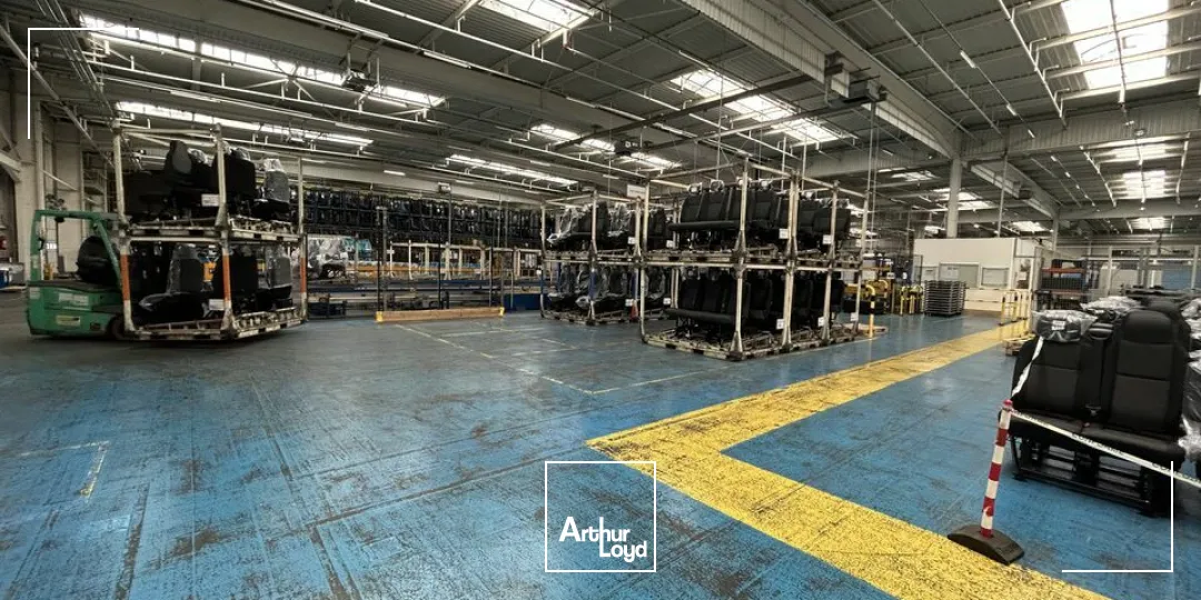 ENTREPOT - ATELIER à VENDRE de 11215 m²