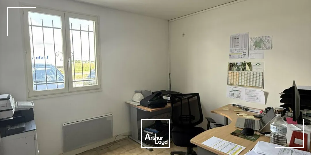 Bâtiment / local d'activité - Brive ouest / Zone de l'aérodrome - Grande cour 