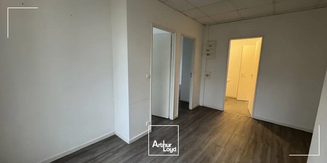 TOURS SUD SAINT-AVERTIN - A LOUER BUREAUX DE 48 M2 PARKINGS - LES GRANGES GALAND A10