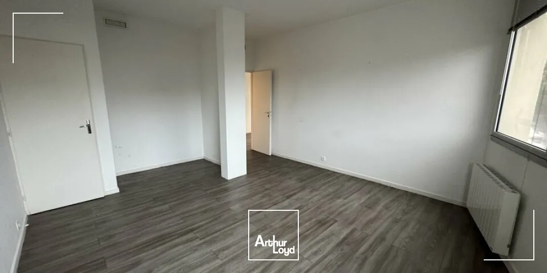 TOURS SUD SAINT-AVERTIN - A LOUER BUREAUX DE 48 M2 PARKINGS - LES GRANGES GALAND A10