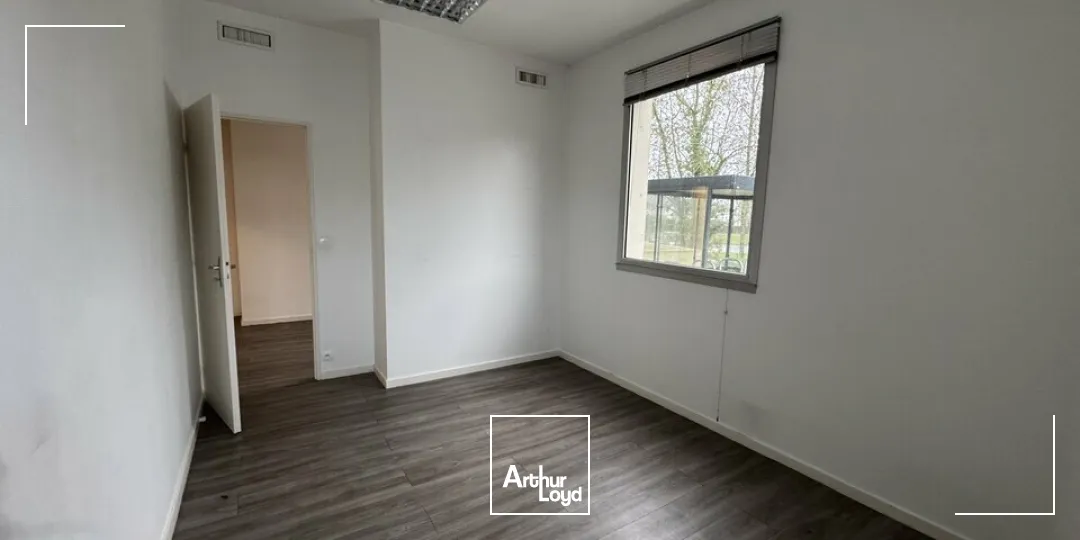 TOURS SUD SAINT-AVERTIN - A LOUER BUREAUX DE 48 M2 PARKINGS - LES GRANGES GALAND A10