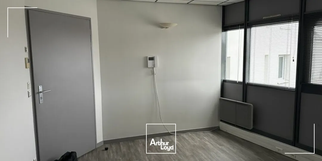 TOURS HYPER CENTRE JEAN JAURES - A VENDRE BUREAUX DE 77 M² 2 PARKINGS