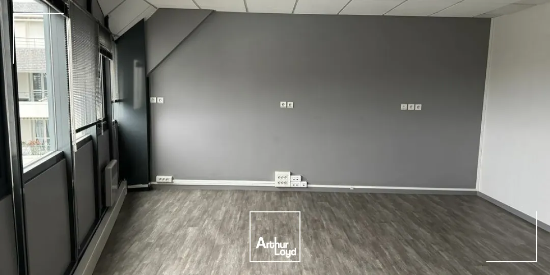 TOURS HYPER CENTRE JEAN JAURES - A VENDRE BUREAUX DE 77 M² 2 PARKINGS