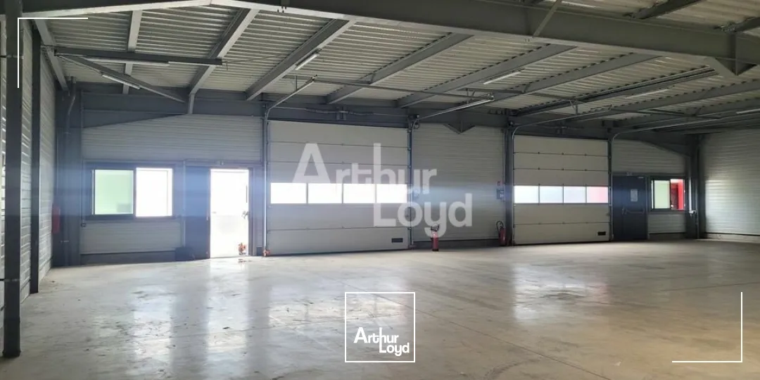 A VENDRE - Local d'activité de 566 m² + 118m2 de bureaux - Secteur Alpespace
