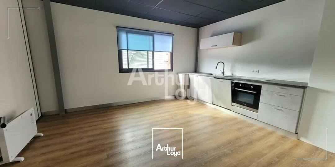 A VENDRE - Local d'activité de 566 m² + 118m2 de bureaux - Secteur Alpespace