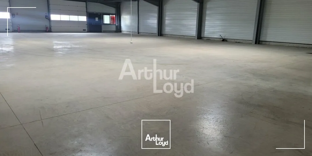 A VENDRE - Local d'activité de 566 m² + 118m2 de bureaux - Secteur Alpespace