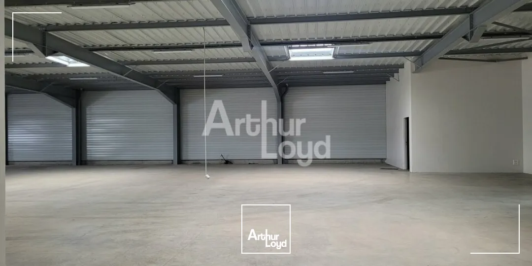 A VENDRE - Local d'activité de 566 m² + 118m2 de bureaux - Secteur Alpespace