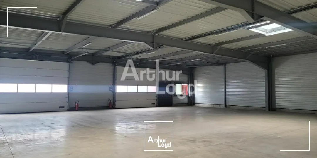 A VENDRE - Local d'activité de 566 m² + 118m2 de bureaux - Secteur Alpespace