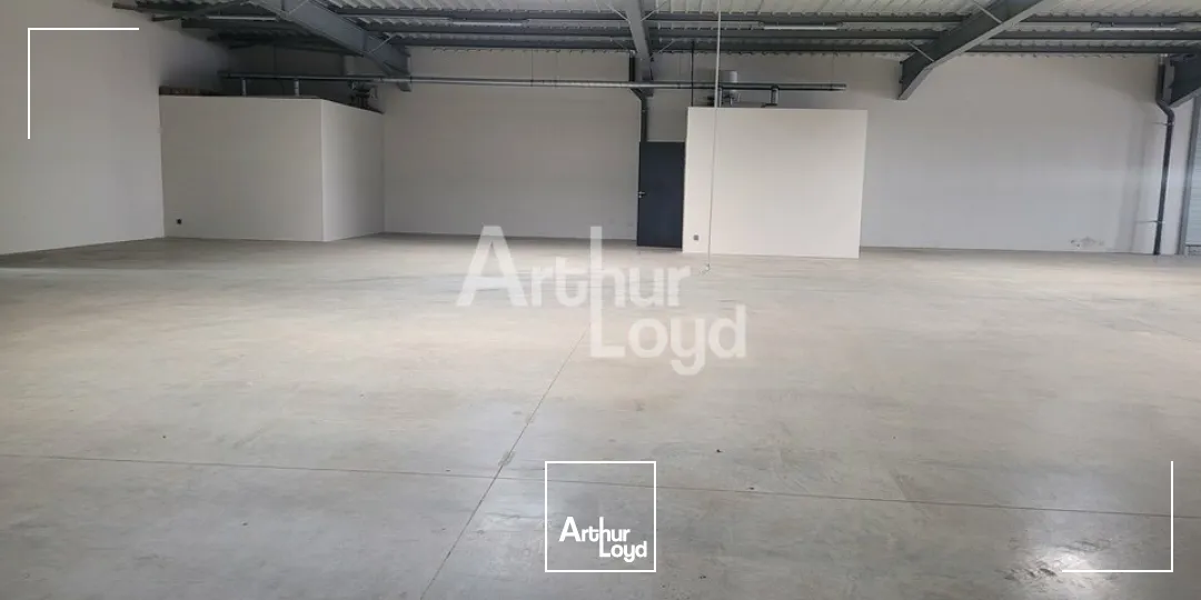 A VENDRE - Local d'activité de 566 m² + 118m2 de bureaux - Secteur Alpespace