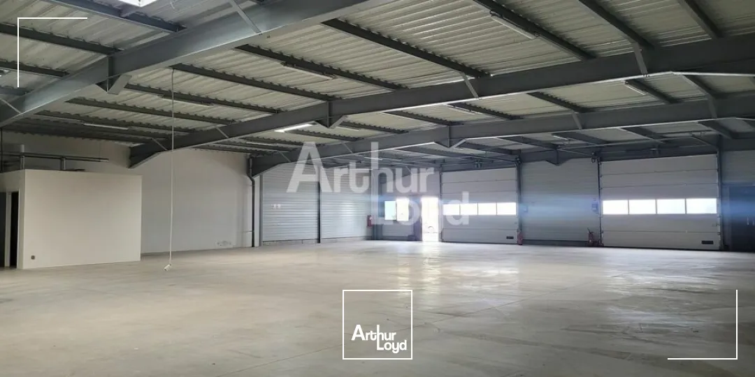 A VENDRE - Local d'activité de 566 m² + 118m2 de bureaux - Secteur Alpespace