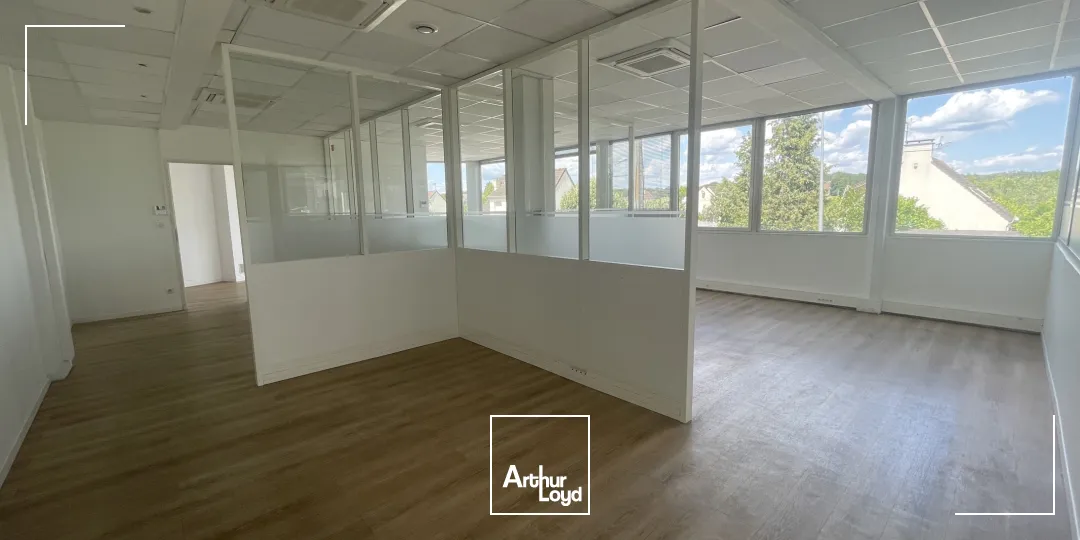 164 m2 de Bureaux à louer - Chaumontel proche gare 