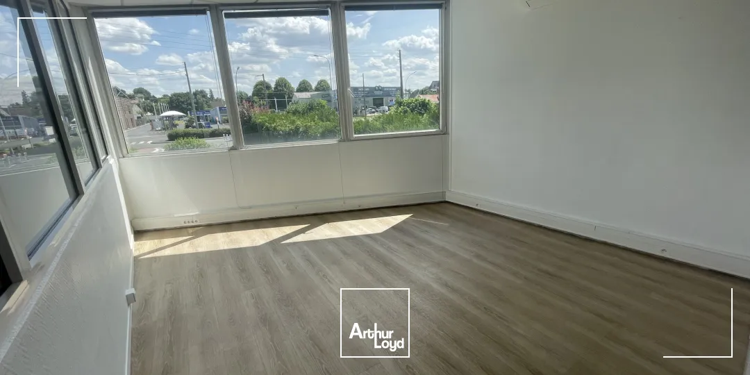 164 m2 de Bureaux à louer - Chaumontel proche gare 