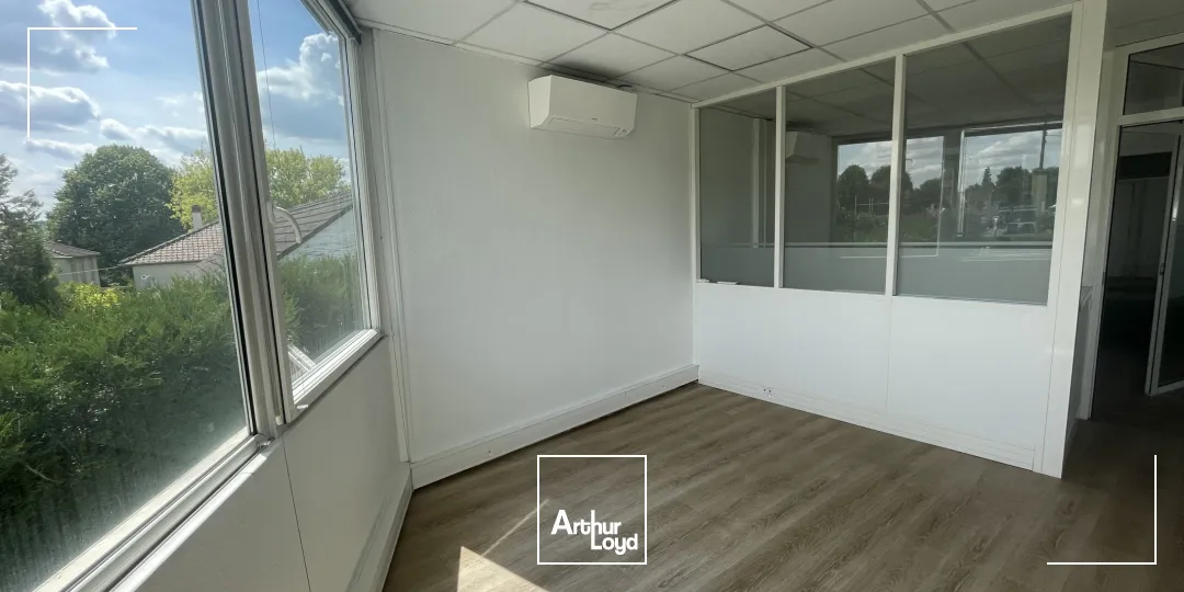 164 m2 de Bureaux à louer - Chaumontel proche gare 