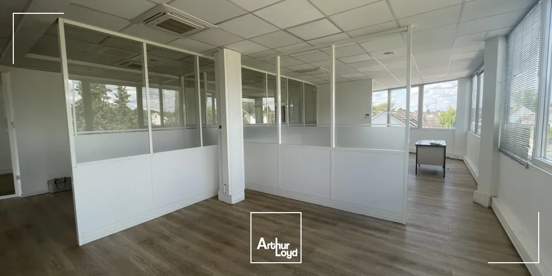 164 m2 de Bureaux à louer - Chaumontel proche gare 