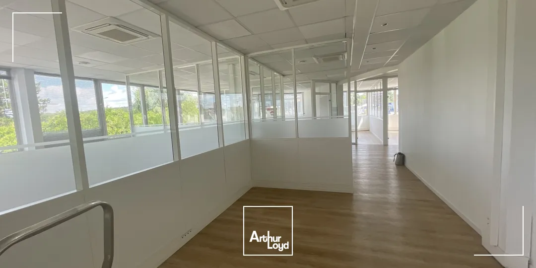 164 m2 de Bureaux à louer - Chaumontel proche gare 