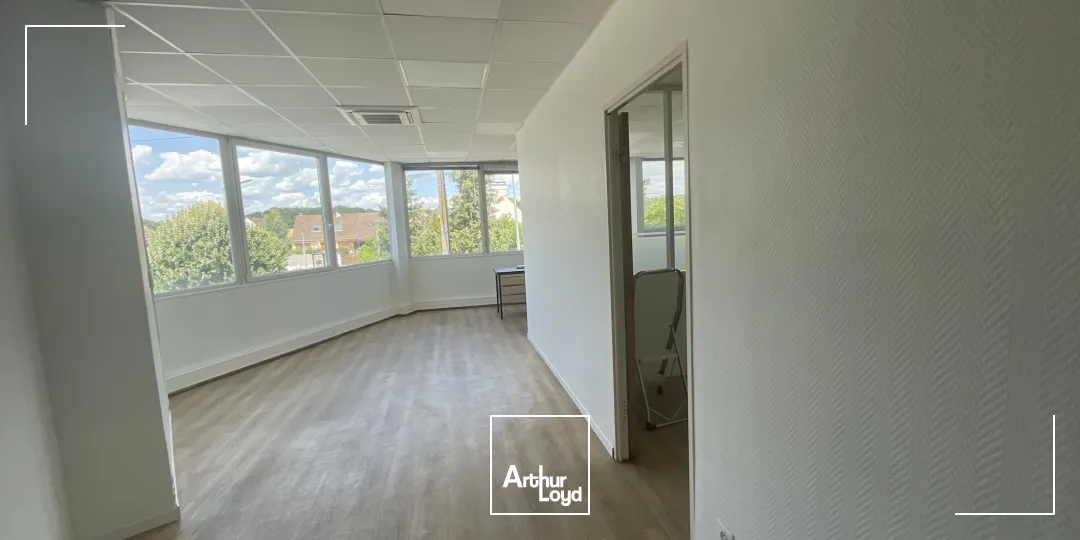 164 m2 de Bureaux à louer - Chaumontel proche gare 