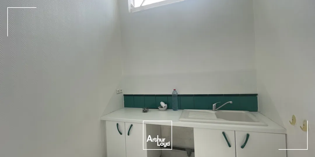 164 m2 de Bureaux à louer - Chaumontel proche gare 