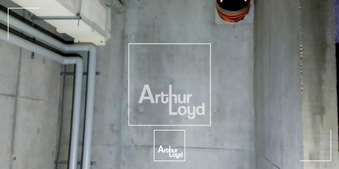 LOCAL COMMERCIAL 235 M² A LOUER BRUT DE BETON PONT DE CLAIX TERRASSE