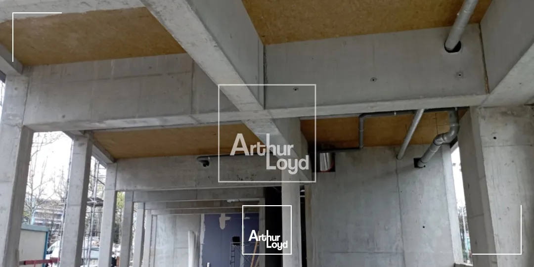 LOCAL COMMERCIAL 235 M² A LOUER BRUT DE BETON PONT DE CLAIX TERRASSE