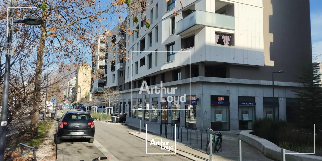 Locaux commerciaux - Location - GRENOBLE - 38100 - 83-83 - 7588021