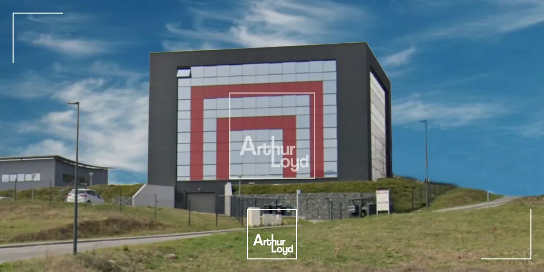 bureau a louer VOIRON parvis 3 avec parking 106m²