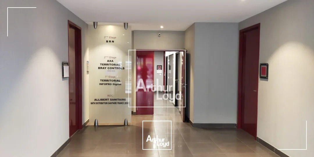 bureau a louer VOIRON parvis 3 avec parking 106m²