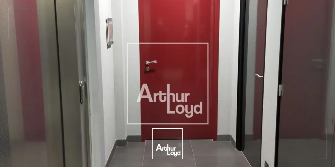 bureau a louer VOIRON parvis 3 avec parking 106m²