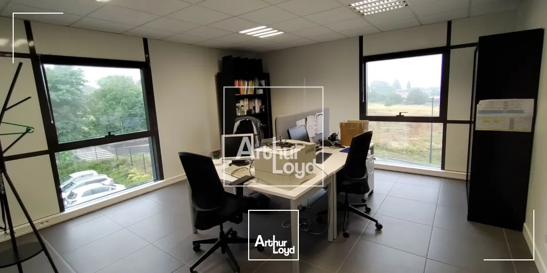 bureau a louer VOIRON parvis 3 avec parking 106m²