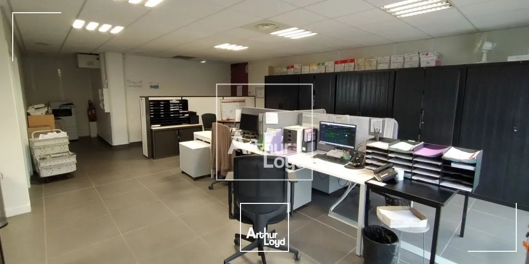 bureau a louer VOIRON parvis 3 avec parking 106m²