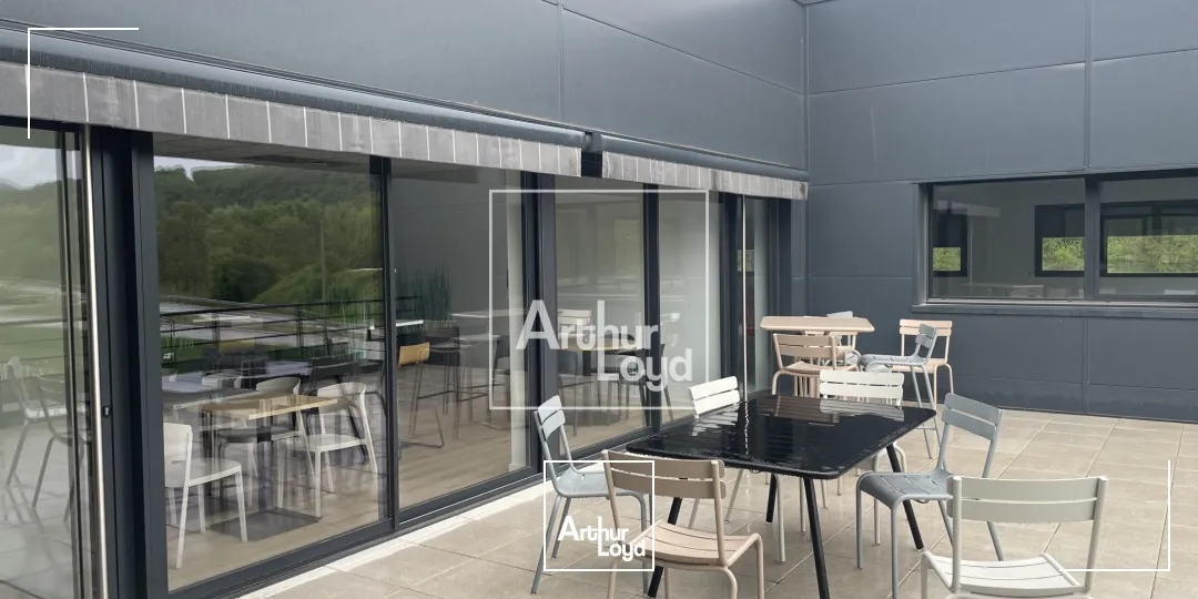 BUREAUX A LOUER VARCES AVEC TERRASSE BELLE VISIBILITE