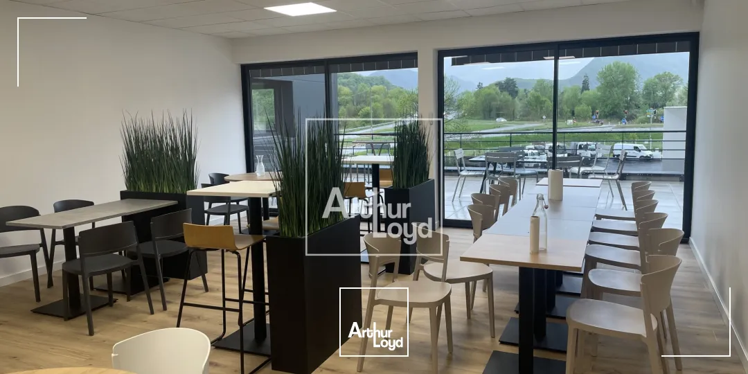 BUREAUX A LOUER VARCES AVEC TERRASSE BELLE VISIBILITE