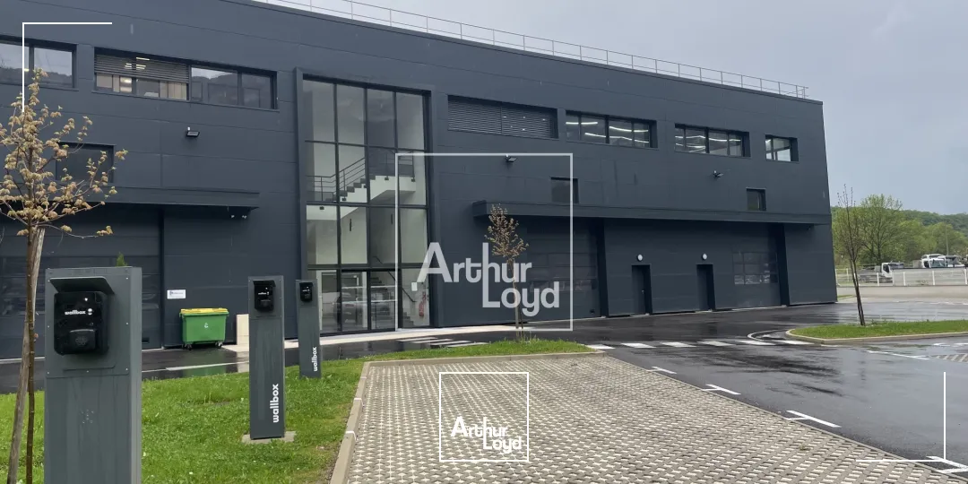 BUREAUX A LOUER VARCES AVEC TERRASSE BELLE VISIBILITE