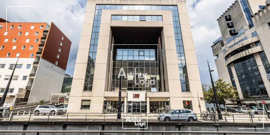 A LOUER BUREAUX 2 LOTS de 50M² en RDC SECTEUR EUROPOLE GARE GRENOBLE