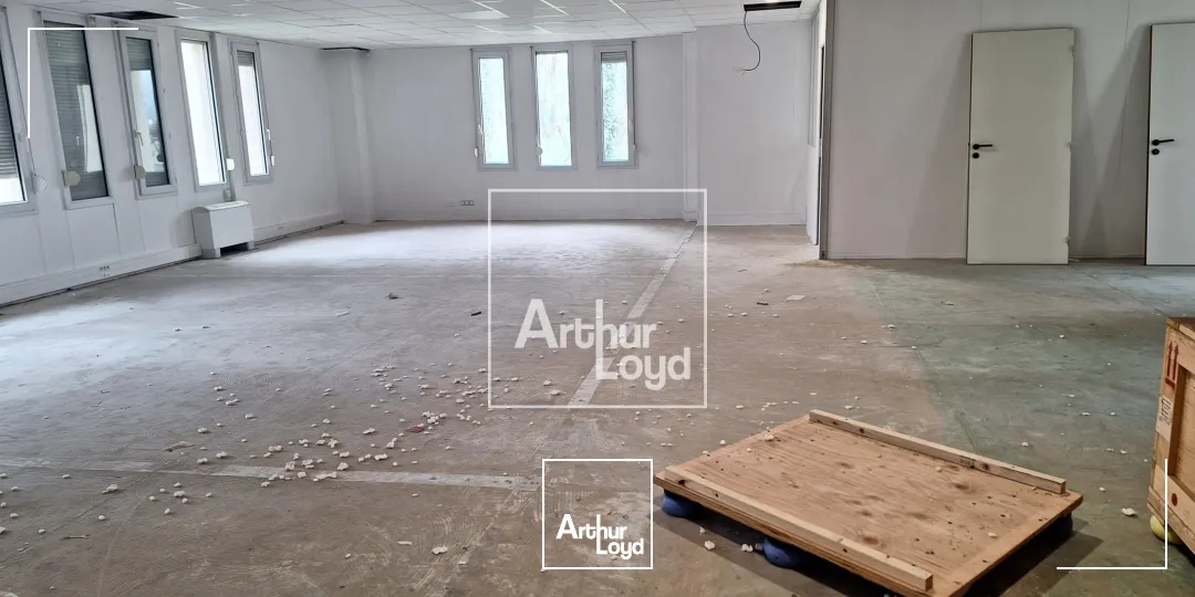 DEUX BUREAUX A LOUER VEUREY VOROIZE - 157 m² et 340 m²