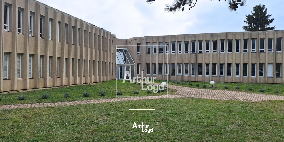 DEUX BUREAUX A LOUER VEUREY VOROIZE - 157 m² et 340 m²