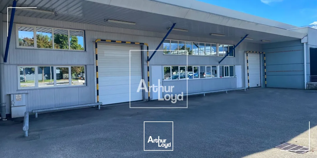 bâtiment d'activité 2411 m² environ - central, visible, fonctionnel.