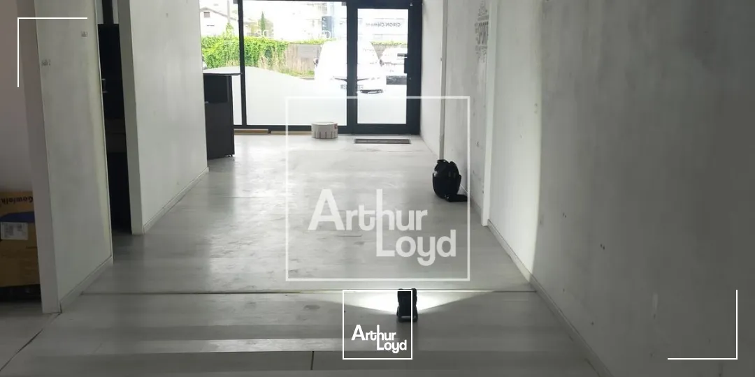 Locaux commerciaux - Location - SASSENAGE - 38360 - 83-83 - 7588441