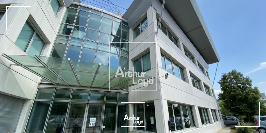 BUREAUX ENTIEREMENT RENOVES - MONTBONNOT