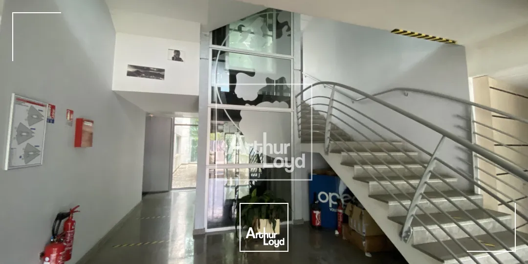 BUREAUX ENTIEREMENT RENOVES - MONTBONNOT