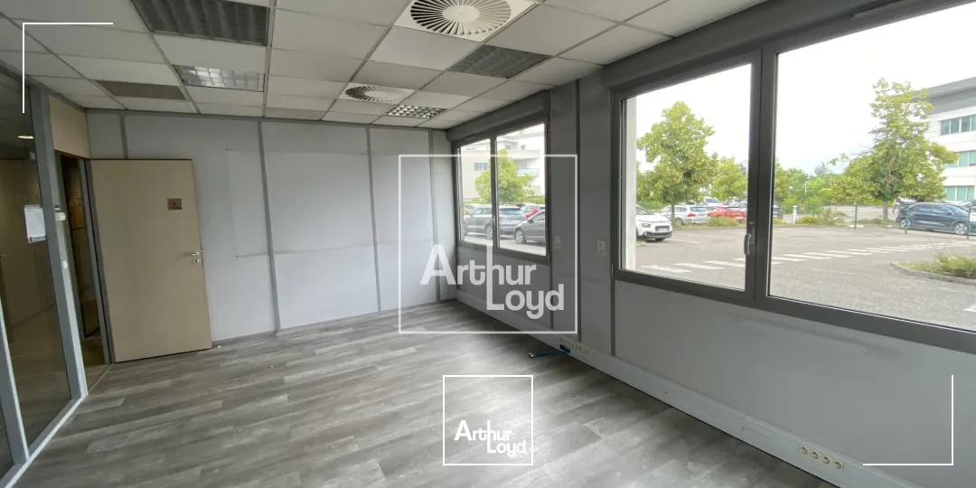 BUREAUX ENTIEREMENT RENOVES - MONTBONNOT