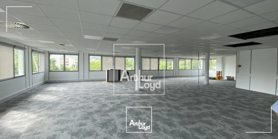 BUREAUX ENTIEREMENT RENOVES - MONTBONNOT