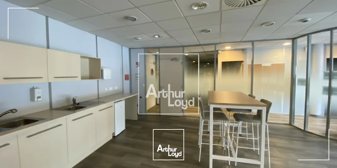 BUREAUX ENTIEREMENT RENOVES - MONTBONNOT