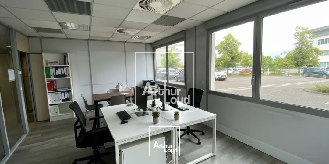 BUREAUX ENTIEREMENT RENOVES - MONTBONNOT