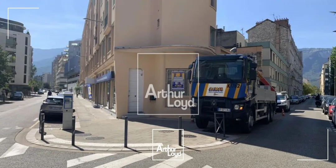 local commercial 698 m² location Grenoble