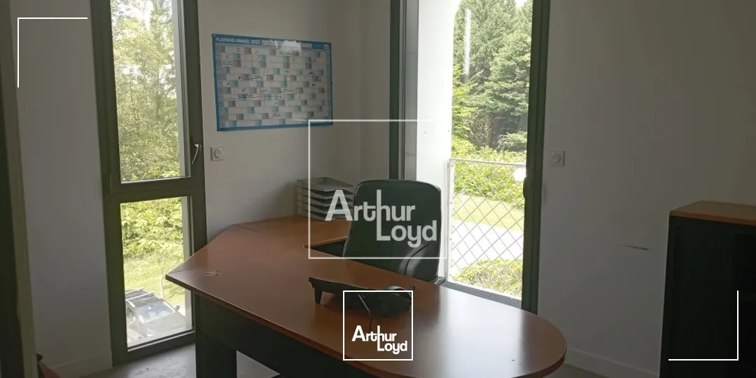 BUREAUX DE STANDING A LOUER A MEYLAN - 151 m²