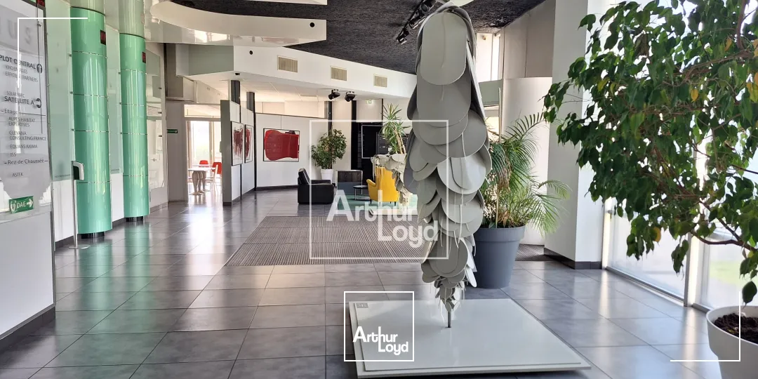 LOCATION DE BUREAUX A ECHIROLLES PARC SUD GALAXIE AVEC PARKINGS 