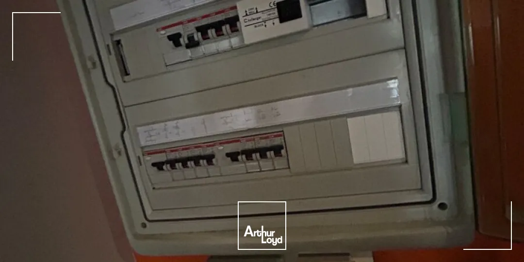 Local commercial de 76 m² avec vitrine visible et stationnement aisé à Roncq